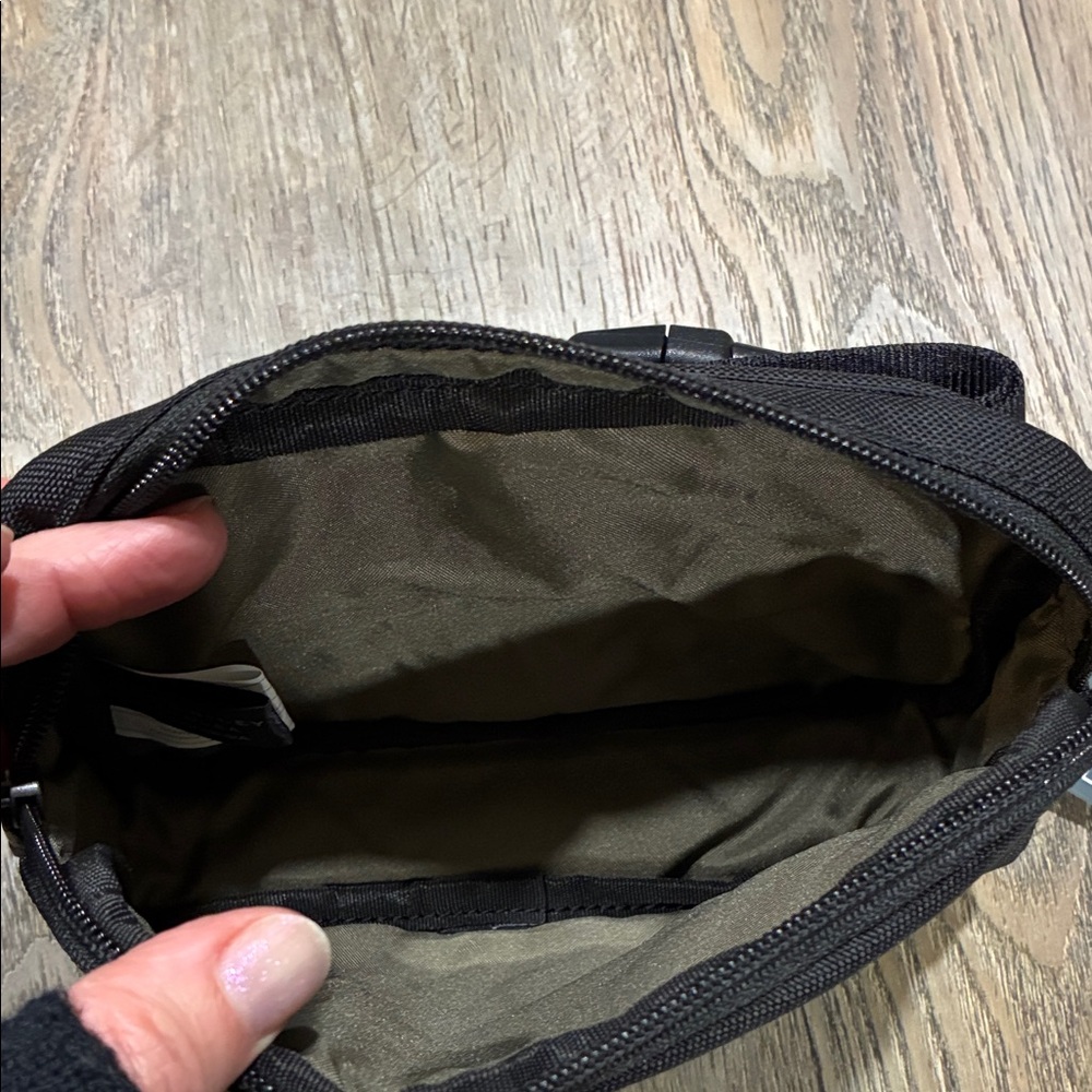 Briggs & Riley Black Crossbody Sling Bag - Picture 3 of 5